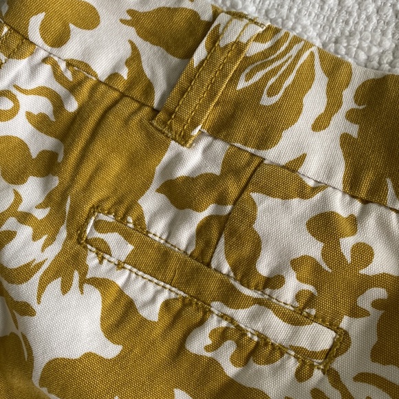 J. Crew City Fit White and Mustard Yellow Pattern Shorts. Size 6 - Picture 6 of 8